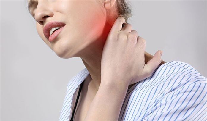 ¿Cómo se manifiesta la osteocondrosis cervical 